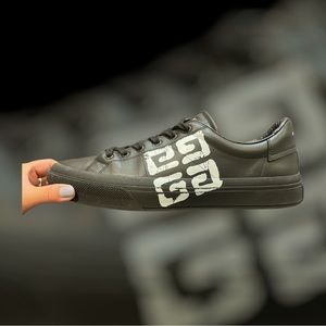GIVENCHY Sneakers City sport in leather with tag effect 4G print size 11